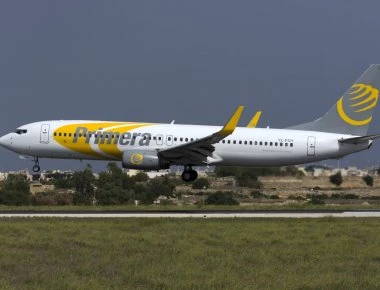 Η Primera Air άφησε 400 τουρίστες στα Χανιά μετά την πτώχευση της